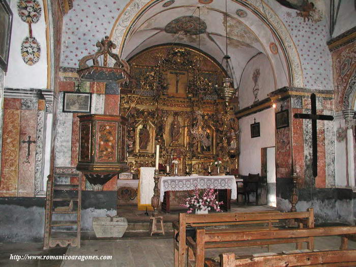 INTERIOR DE LA PARROQUIAL HACIA LA CABECERA